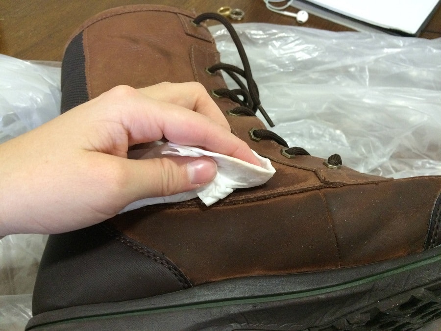 How to waterproof leather boots