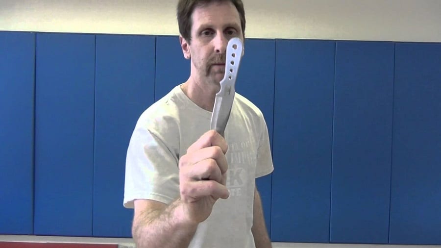 Knife throwing stance