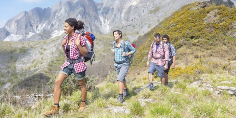 What to Wear Hiking: Clothes According to Each Season