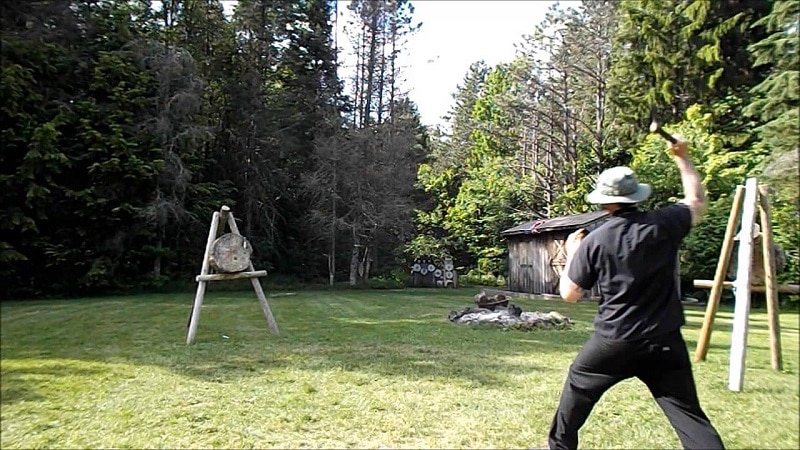 Tomahawk throwing stance