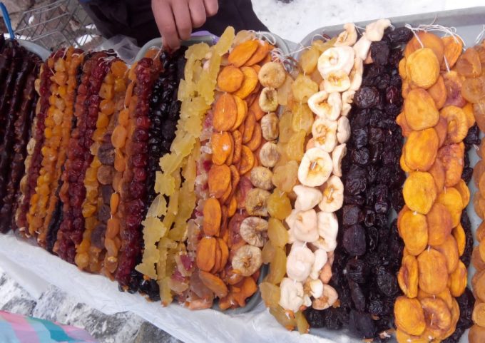 different kinds of dried fruit