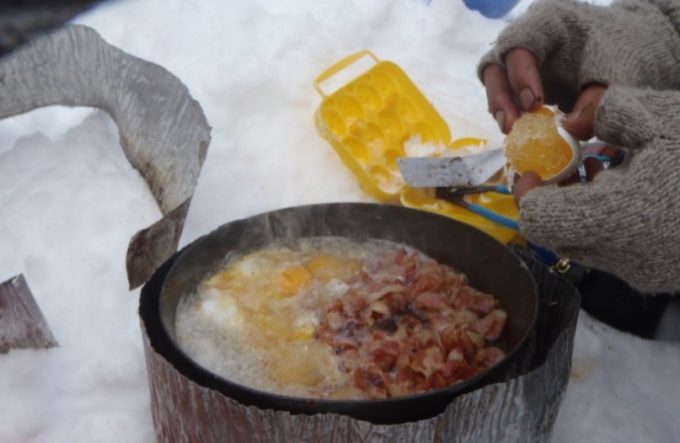 bacon and eggs camping food