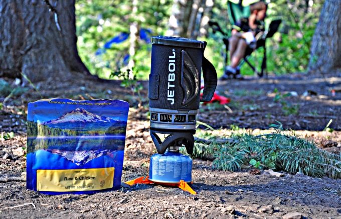 jetboil flash next to rice and chicken pack on the ground