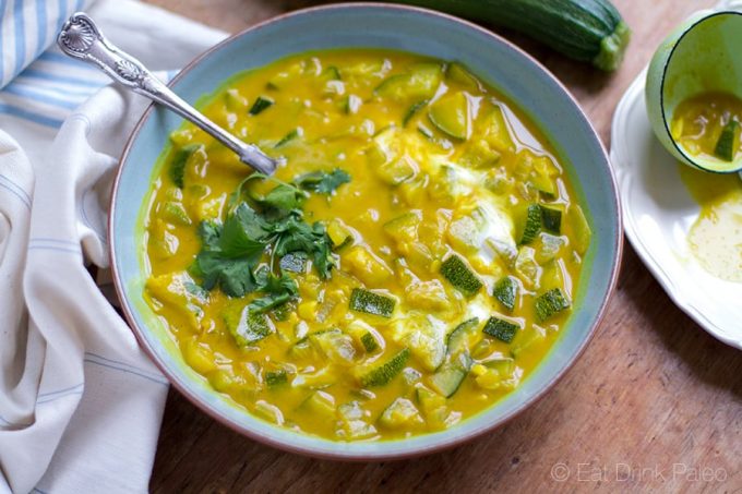 Courgette soup with curry