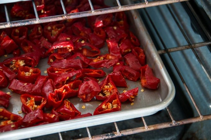 drying vegetable peppers in oven